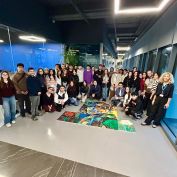  “Birlikte Çiziyoruz: Atatürk’e Saygı” — Öğrencilerden Ortak Bir Sanat Duruşu