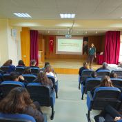 Dr. Öğr. Üyesi Ezgi Ildırım bağımlılık konusunda seminer verdi.