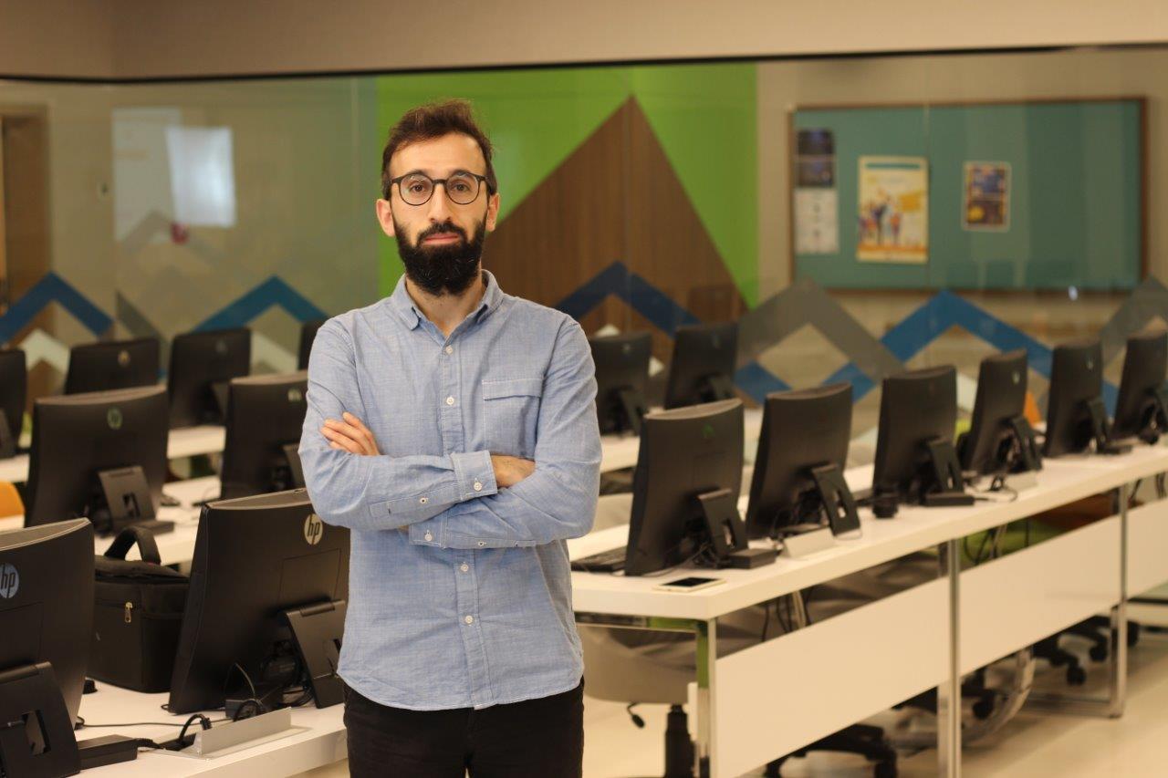 Bilgisayar Mühendisliği Bölüm Başkanımız Dr. Öğr. Üyesi Mustafa MISIR ile dijital dönüşümün etkilerini, Yapay Zekayı ve İstinye Üniversitesi Yapay Zekâ laboratuvarında gerçekleştirilen çalışmaları değerlendirdik. 