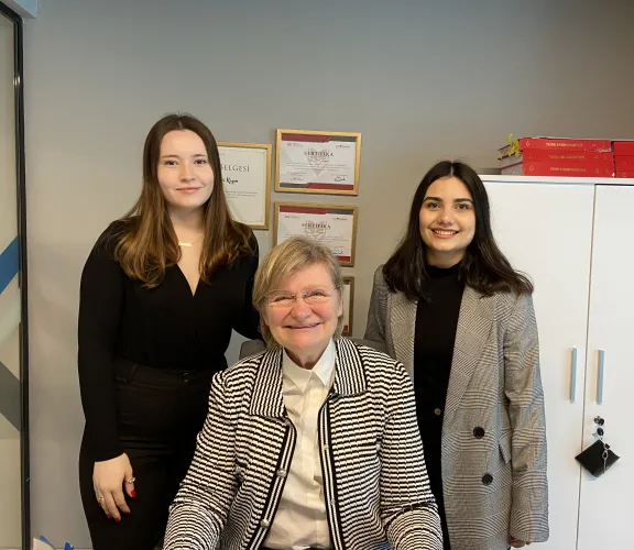 ECZACILIK FAKÜLTESİ ÖĞRENCİLERİMİZİN TÜBİTAK BAŞARISI 