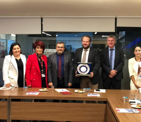 İstinye Üniversitesi & Hochschule Niederrhein Üniversitesi