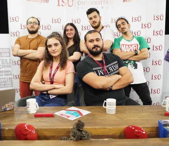 İSÜ Stüdyo Ekip