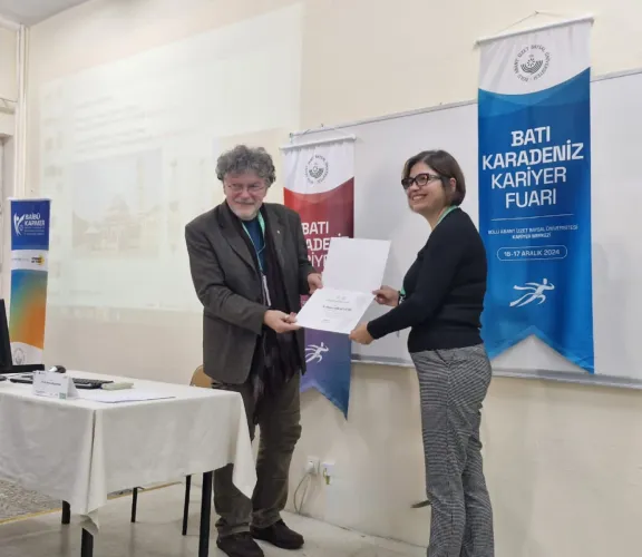 Türk Dili ve Edebiyatı Bölümü Öğretim Üyesi Prof. Dr. Ahmet Atillâ ŞENTÜRK, 16-17 Aralık 2024 tarihlerinde Türkiye Cumhuriyeti Cumhurbaşkanlığı İnsan Kaynakları Ofisinin koordinatörlüğünde ve Bolu Abant İzzet Baysal Üniversitesinin ev sahipliğinde düzenlenen "Batı Karadeniz Kariyer Fuarı (BATIKAF) 2024" kapsamında "Edebî Metinler Işığında Türkçe Deyimlerin Kökeni" başlıklı etkinliğe davetli konuşmacı olarak katıldı.