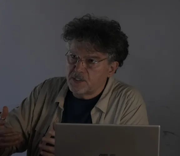 Etkinlikte Prof. Dr. Ahmet Atillâ Şentürk, "Osmanlı Şiiri Kılavuzu" adlı ansiklopedik sözlüğü hazırlama sürecinden söz etti ve eserin yeni yayımlanan 8. cildinden ilgi çekici madde başlarını dinleyicilerle paylaştı.