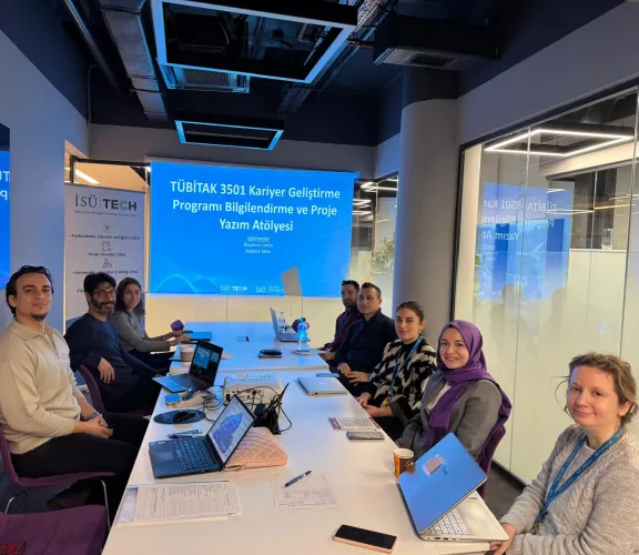 İSÜ TECH Teknoloji Transfer Ofisi tarafından TÜBİTAK 3501 Kariyer Geliştirme Programına dair İnsan ve Toplum Bilimleri Fakültesinde akademik kadromuza yönelik atölye çalışması düzenlendi. İSÜ TECH Teknoloji Transfer Ofisinden Proje Uzmanı Ataberk TEKİN ve Farkındalık, Tanıtım ve Eğitim Uzman Yardımcısı Nida Nur ALAMAZ'ın katıldığı atölyede Ataberk TEKİN, TÜBİTAK 3501 Kariyer Geliştirme Programına başvuru detaylarını içeren detaylı bir sunum gerçekleştirdi ve akademik kadromuzun proje yazım süreçlerine dair 