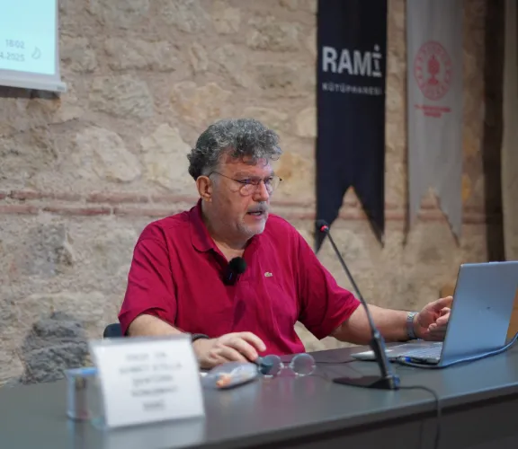Türk Dili ve Edebiyatı Bölümü Öğretim Üyesi Prof. Dr. Ahmet Atillâ ŞENTÜRK ile Rami Kütüphanesinde her ay düzenlenen ''Divan Sohbetleri'' söyleşi serisi, bu ay "Hızır, İlyas ve Zülkarneyn" konu başlığıyla gerçekleştirildi.