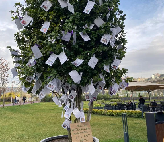 Kadına Yönelik Şiddete Dikkat Çeken Anıt Ağacı Etkinliği Düzenlendi