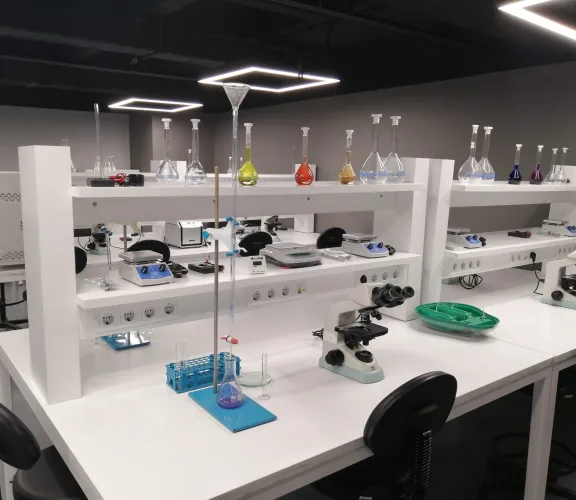 Kimya Bölümü Öğrencilerini Bekliyor