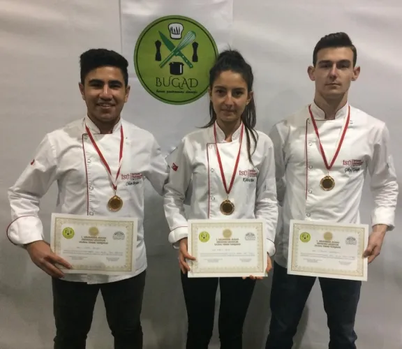 3 Altın Madalyayla Gururlandırdılar