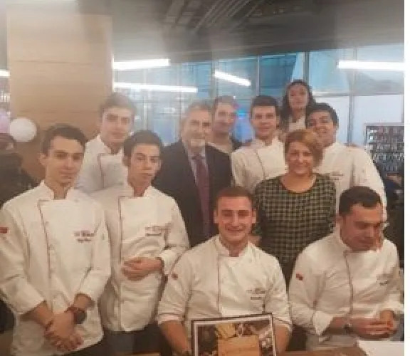 Aşçılık Programı öğrencileri, Gastronomi Ve Mutfak Sanatları Bölümü Öğrencileri, Kulüp tanıtımı haftasında ikramlıklar hazırlayarak Gastronomi Kulübü tanıtımını yapmıştır. 