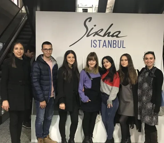 ICC İstanbul Congress Center Uluslararası Gıda, Yiyecek ve İçecek Fuarı, 30.11.2018 Gıda Teknolojisi programı öğrencileri ile 29 Kasım - 1 Aralık 2018 ICC Istanbul Congress Center’da düzenlenen Uluslararası Gıda, Yiyecek ve İçecek Fuarına katıldık. Öğrenciler sektör ekipmanları, ambalaj materyalleri, gastronomi, sektörün önde gelen kahve, dondurma ve çikolata firmalarıyla bir araya geldi. Yeni ve farklı ürünlerin de tanıtıldığı fuarda, öğrenciler farklı tatlar ve firmalarla tanışmış oldular. Ayrıca gıda müh