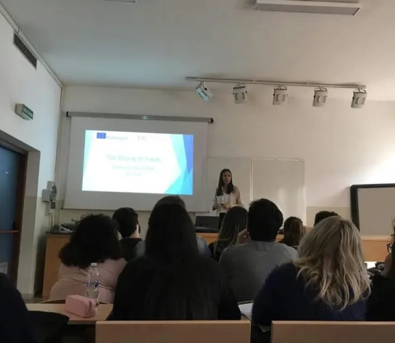 Gida Teknolojisi Programı hocalarımızdan Öğr. Gör. Ece GİRAY Erasmus Personel Hareketliliği kapsamında-Avrupa'daki partner üniversitelerimizden biri olan İtalya'nın Foggia kentindeki University of Foggia'da ders vererek tecrübelerini paylaşmıştır.   