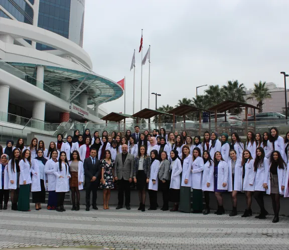 Ebelik Bölümü Öğrencilerimiz beyaz önlüklerini Giydi