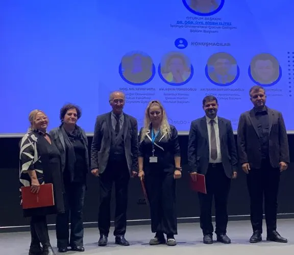  ÇOCUK HAKLARI PANELİ İstinye Üniversitesi Çocuk Gelişimi ve Sosyal Hizmet bölümleri tarafından düzenlenmiş ve Gökkuşağı Çocuk Gelişimi Kulübü ve Sosyal Çalışma Kulüpleri tarafından yürütülmüştür.  Panelin açılış konuşması Sosyal Hizmet Bölüm Başkanı Sayın Prof. Dr. İlhan TOMANBAY tarafından yapılmıştır. Panelin oturum başkanlığı Çocuk Gelişimi Bölüm Başkanı Sayın Dr. Öğr. Üyesi Didem ELİTEZ tarafından yapılmıştır.