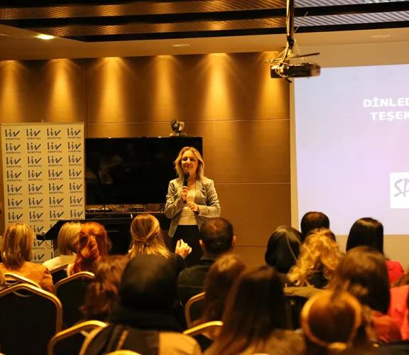 SHMYO Ekibi olarak Zeytinburnu Emniyet Müdürluğü'ne Beşiktaş'ta yaşanan acı olaydan dolayı başsağlığı ziyaretinde bulunduk.