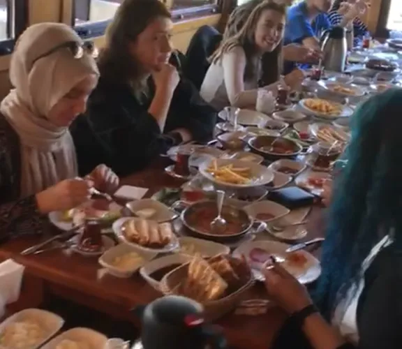 Genç Yeşilay Kahvaltıda