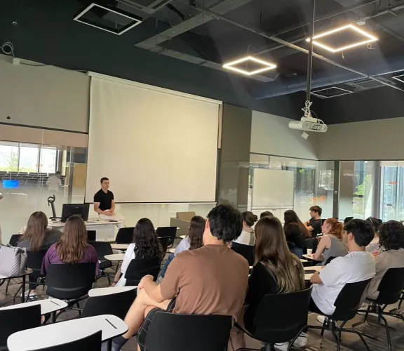 İSÜ'de Intörnlük