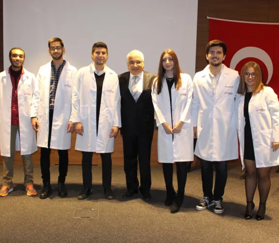Tıp Fakültesi Öğrencilerimiz Beyaz Önlüklerini Giydi