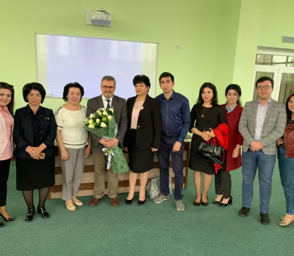 Prof. Dr. Erdal KARAÖZ Özbekistan'da Seminer Verdi 