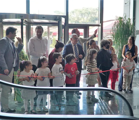 İSÜ’de 23 Nisan ‘Çocuklarımızdan Resimler’ ile Renklendi