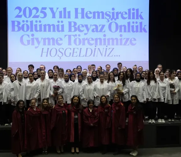 İstinye Üniversitesi Hemşirelik Öğrencileri Beyaz Önlüklerini Giydi