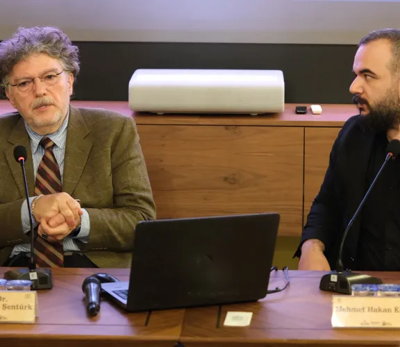 Türk Dili ve Edebiyatı Bölümü Öğretim Üyesi Prof. Dr. Ahmet Atillâ Şentürk, Bursa’nın fethinin 700. yıl dönümü münasebetiyle Bursa Yıldırım Belediyesi tarafından düzenlenen “Fetih Söyleşileri” kapsamında, Hakan Kekeç ile bir söyleşi gerçekleştirdi.  İlgiyle takip edilen etkinliği düzenleyen Bursa Yıldırım Belediyesine ve tüm katılımcılara teşekkür ederiz.